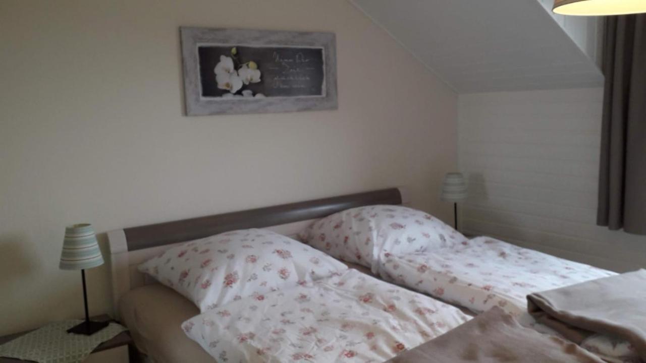 Ferienwohnung Am Dorfteich フェーマルン エクステリア 写真